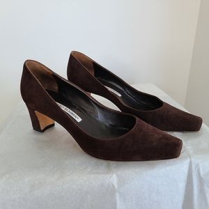 Manolo Blahnik Okkatopla Pumps Brown Suede 2" Heels size EU 37.5, US 7